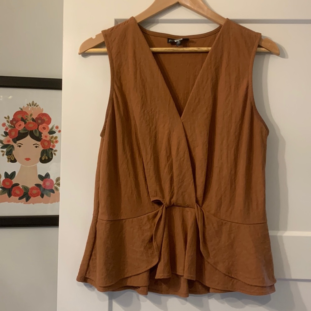 Bobeau bubble front sleeveless top